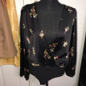 ✨ NWT! Bodysuit floral!